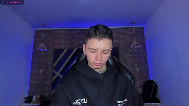 Ian Castillo  online show from April 22, 11:23 am