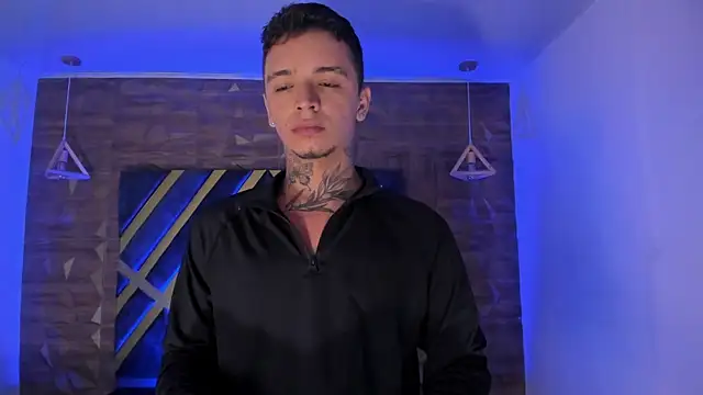 Ian Castillo  online show from May 6, 5:35 am