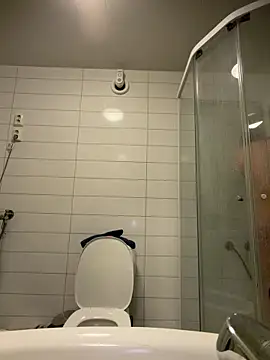 wolfwhite95 online show from March 5, 6:37 pm