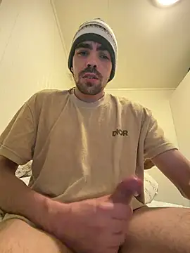 wolfwhite95 online show from April 2, 9:45 pm