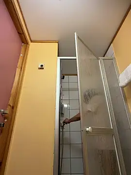 wolfwhite95 online show from April 7, 11:04 pm