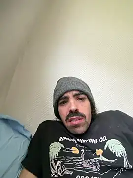 Snapshot of wolfwhite95 chatting on June 2, 4:42 pm wolfwhite95 online show from June 2, 4:42 pm
