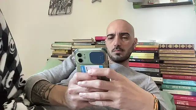 alessandromori91 online show from April 5, 8:11 am