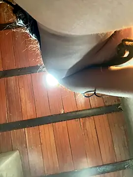 MollySanders    online show from October 31, 12:11 am