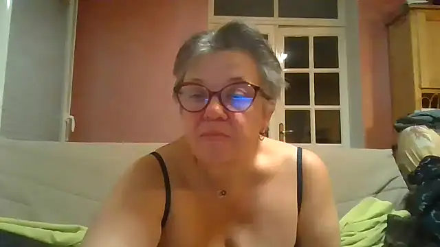 Vandeae44 online show from March 29, 7:25 pm
