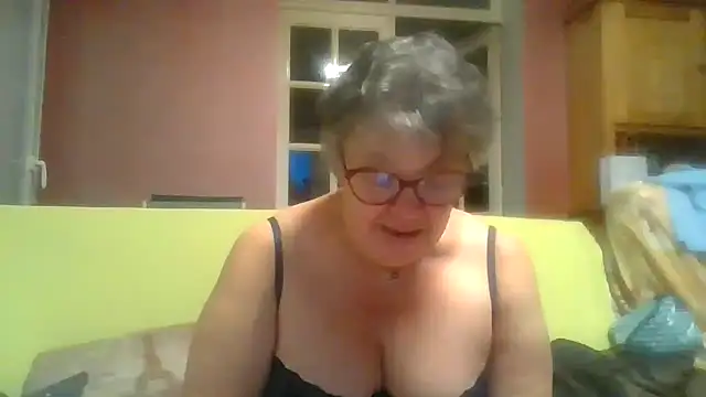 Vandeae44 online show from April 29, 7:20 pm