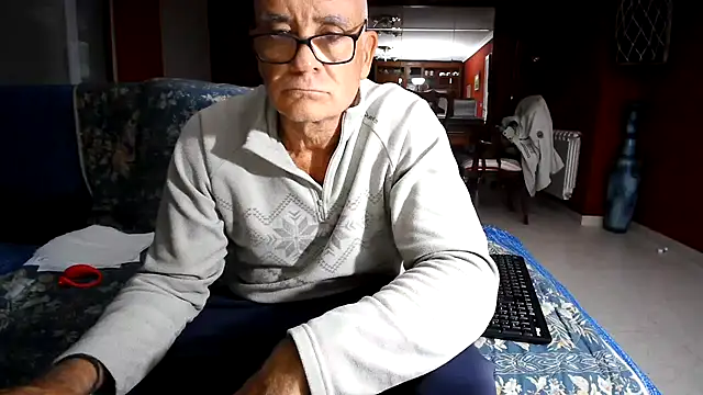 Snapshot of maduroguapo chatting on November 6, 10:21 pm maduroguapo online show from November 6, 10:21 pm