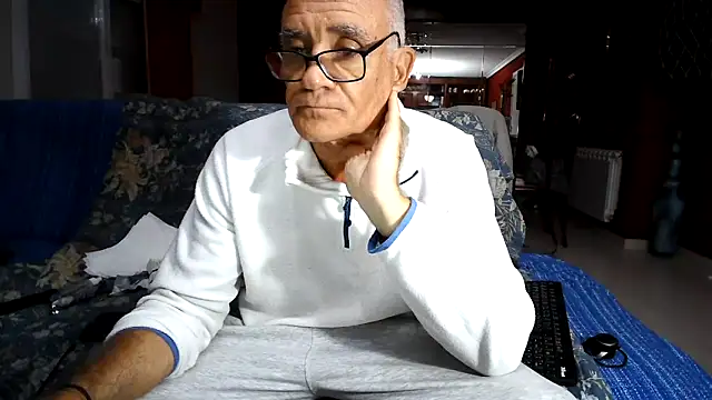 Snapshot of maduroguapo chatting on November 14, 9:13 pm maduroguapo online show from November 14, 9:13 pm