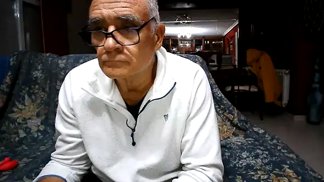 Snapshot of maduroguapo chatting on December 3, 8:40 pm maduroguapo online show from December 3, 8:40 pm