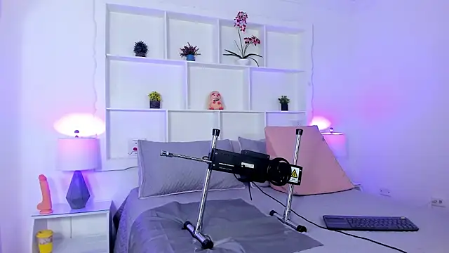 Jenifer Diaz online show from March 8, 1:14 pm