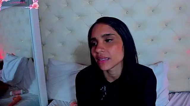 Snapshot of sophie_pariss chatting on January 18, 8:10 am sophie pariss online show from January 18, 8:10 am