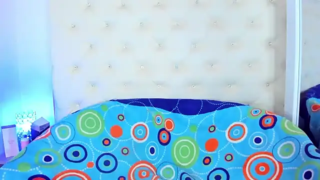 Snapshot of sophie_pariss chatting on February 7, 3:23 am sophie pariss online show from February 7, 3:23 am