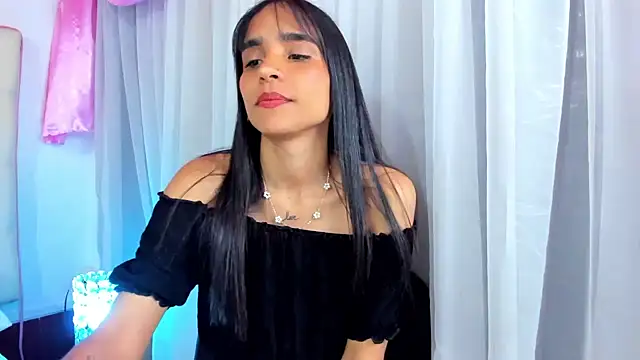 Snapshot of sophie_pariss chatting on February 15, 4:03 am sophie pariss online show from February 15, 4:03 am