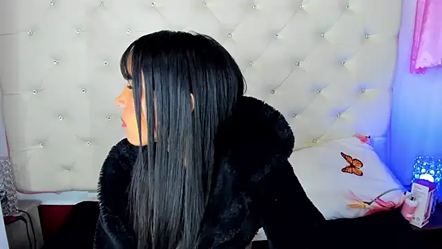 Snapshot of sophie_pariss chatting on February 19, 7:39 am sophie pariss online show from February 19, 7:39 am