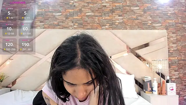 Snapshot of sophie_pariss chatting on September 22, 2:02 am sophie pariss online show from September 22, 2:02 am