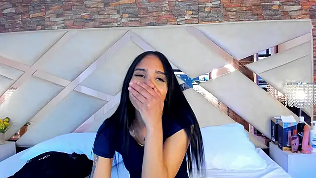 Snapshot of sophie_pariss chatting on September 28, 3:01 am sophie pariss online show from September 28, 3:01 am