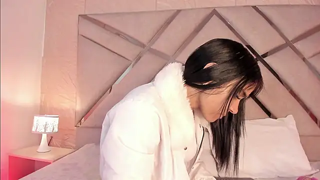 sophie pariss online show from April 22, 2:58 am