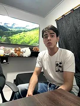 Snapshot of Alex_and_Fabian chatting on December 14, 4:18 am Alex and Fabian online show from December 14, 4:18 am