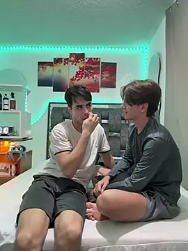 Alex and Fabian online show from April 21, 3:46 am