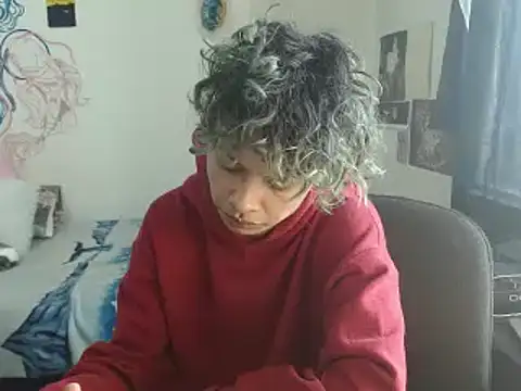 Snapshot of fenixmfx19 chatting on December 17, 4:53 pm fenixmfx19 online show from December 17, 4:53 pm