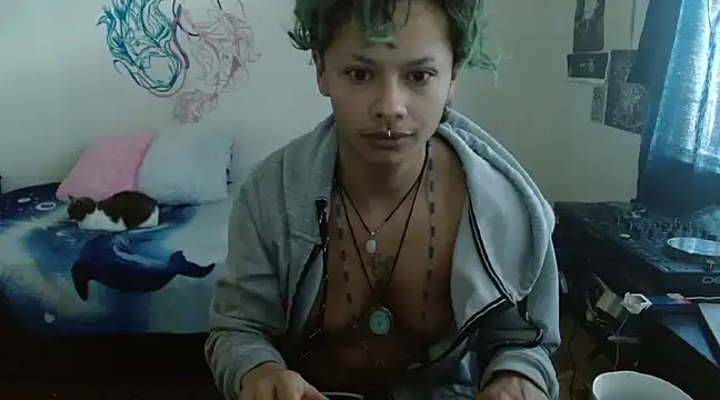 Snapshot of fenixmfx19 chatting on December 19, 1:07 pm fenixmfx19 online show from December 19, 1:07 pm