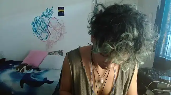 Snapshot of fenixmfx19 chatting on December 20, 4:04 pm fenixmfx19 online show from December 20, 4:04 pm