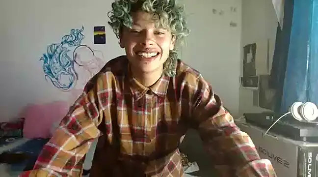 Snapshot of fenixmfx19 chatting on December 25, 9:22 pm fenixmfx19 online show from December 25, 9:22 pm