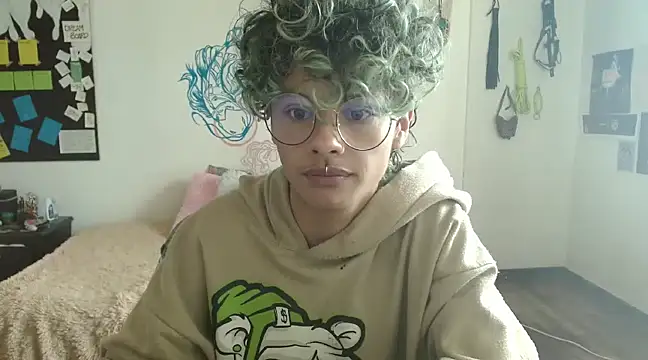 Snapshot of fenixmfx19 chatting on January 13, 7:10 pm fenixmfx19 online show from January 13, 7:10 pm