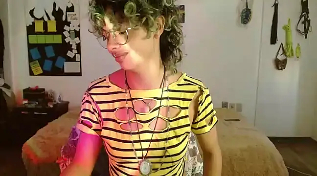 Snapshot of fenixmfx19 chatting on January 14, 5:12 pm fenixmfx19 online show from January 14, 5:12 pm