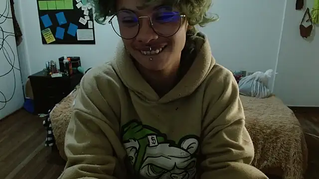 Snapshot of fenixmfx19 chatting on January 31, 4:25 am fenixmfx19 online show from January 31, 4:25 am