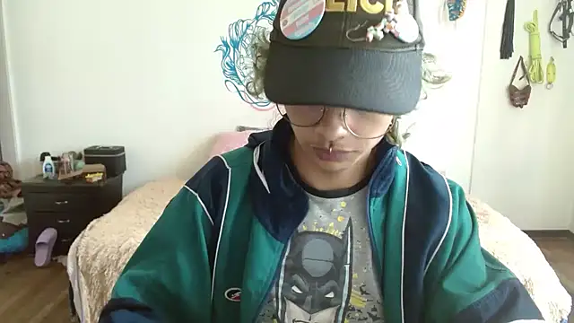 Snapshot of fenixmfx19 chatting on February 24, 7:09 pm fenixmfx19 online show from February 24, 7:09 pm