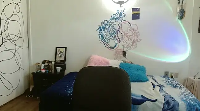 Snapshot of fenixmfx19 chatting on March 13, 8:11 pm fenixmfx19 online show from March 13, 8:11 pm