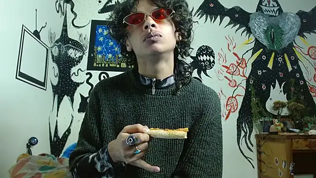 Snapshot of fenixmfx19 chatting on October 7, 6:05 pm fenixmfx19 online show from October 7, 6:05 pm