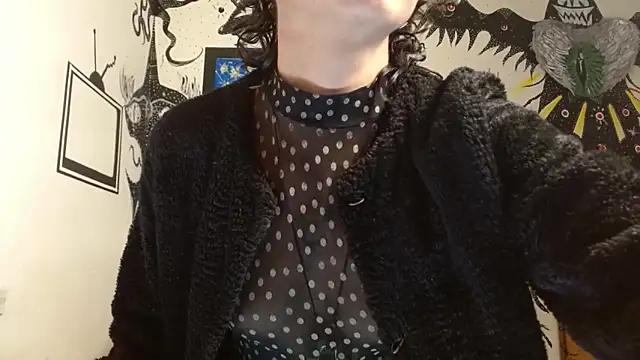 Snapshot of fenixmfx19 chatting on October 8, 6:16 pm fenixmfx19 online show from October 8, 6:16 pm