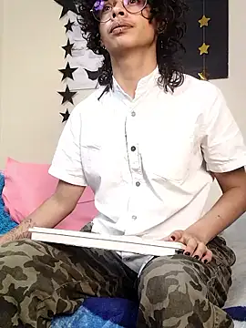 Snapshot of fenixmfx19 chatting on February 10, 11:31 pm fenixmfx19 online show from February 10, 11:31 pm