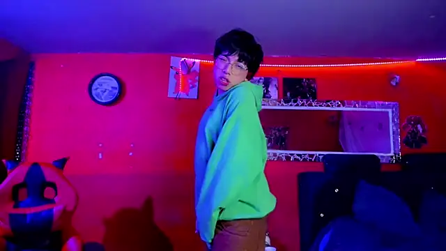 Snapshot of AnggelONfiree chatting on March 10, 5:43 am AnggelONfiree online show from March 10, 5:43 am