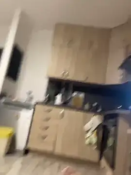 Snapshot of Zbochunec chatting on December 4, 6:44 am Zbochunec online show from December 4, 6:44 am