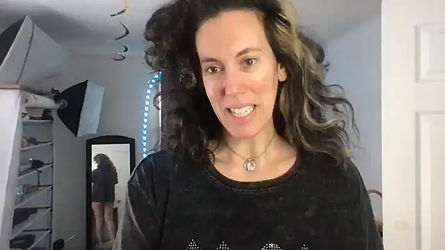 BonfireBonnie online show from January 14, 2:22 pm