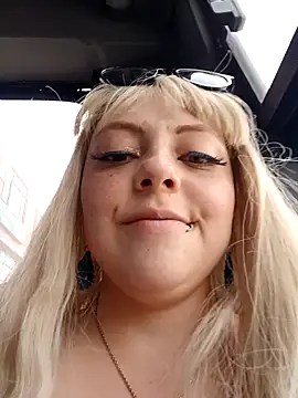 madelaine- online show from December 13, 6:59 pm