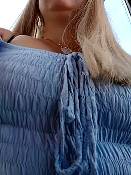 madelaine- online show from December 19, 7:40 pm