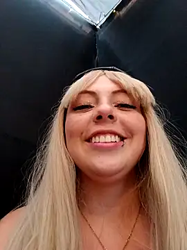 madelaine- online show from December 19, 10:42 pm