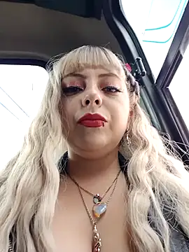 madelaine- online show from December 24, 6:28 pm