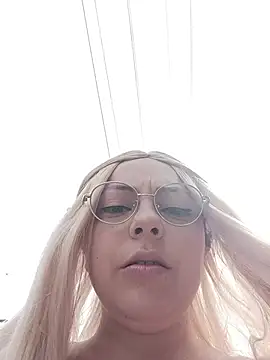 madelaine- online show from March 17, 6:55 pm