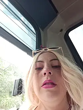 madelaine- online show from April 18, 1:59 pm