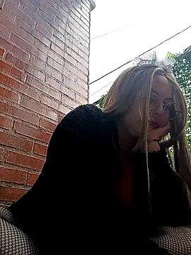 madelaine- online show from April 21, 8:55 pm