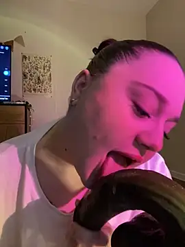 Snapshot of DaisyBooom chatting on February 16, 7:16 pm DaisyBooom online show from February 16, 7:16 pm