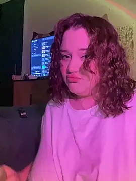 Snapshot of DaisyBooom chatting on February 19, 7:05 pm DaisyBooom online show from February 19, 7:05 pm