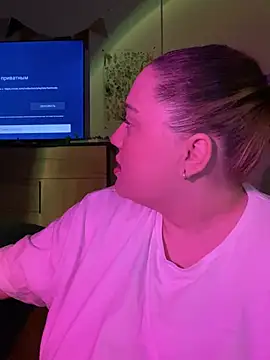 Snapshot of DaisyBooom chatting on February 20, 7:08 pm DaisyBooom online show from February 20, 7:08 pm