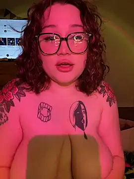 Snapshot of DaisyBooom chatting on February 22, 7:14 pm DaisyBooom online show from February 22, 7:14 pm