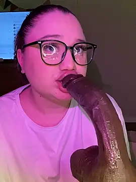 Snapshot of DaisyBooom chatting on February 23, 10:20 pm DaisyBooom online show from February 23, 10:20 pm